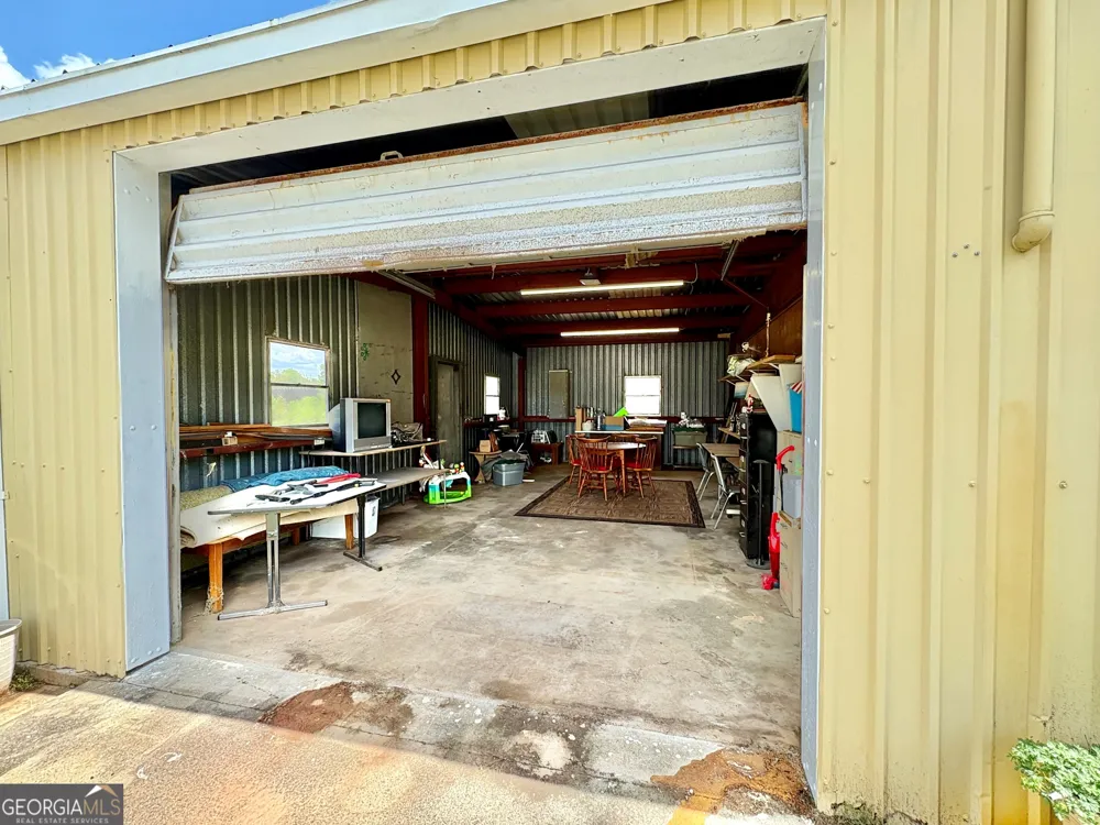 205 White RD Byron, GA 31008