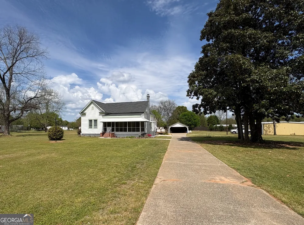 205 White RD Byron, GA 31008