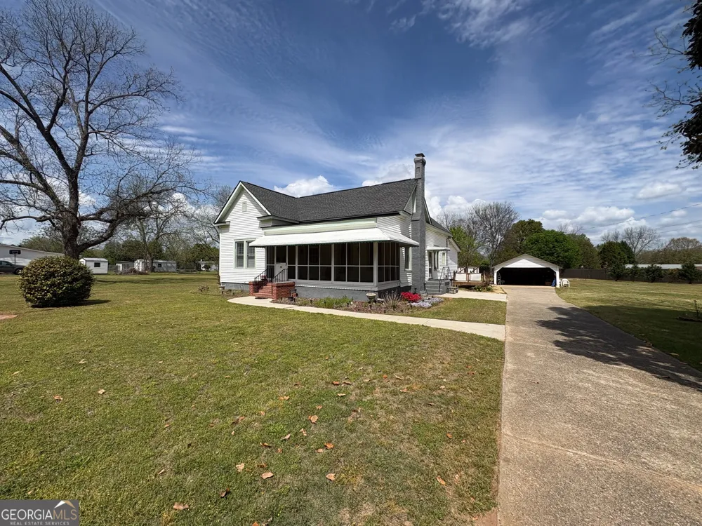 205 White RD Byron, GA 31008