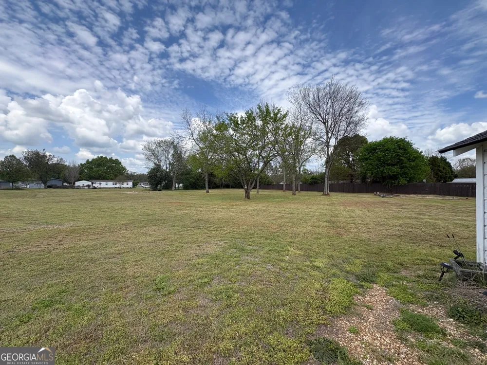 205 White RD Byron, GA 31008