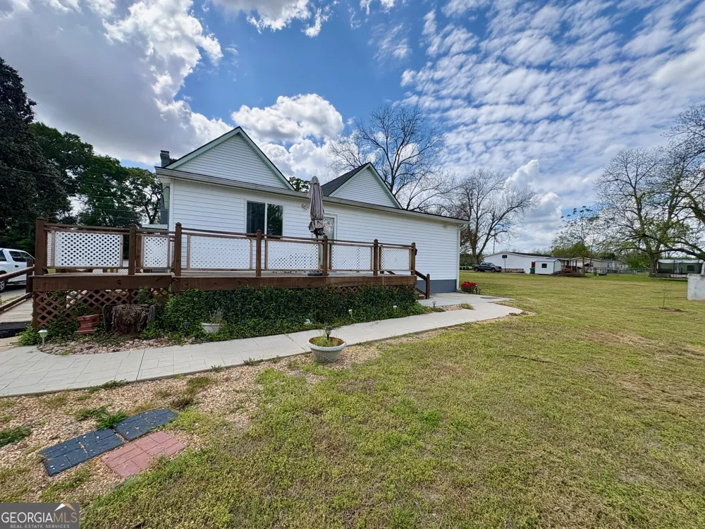 205 White RD Byron, GA 31008
