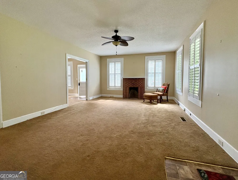 205 White RD Byron, GA 31008