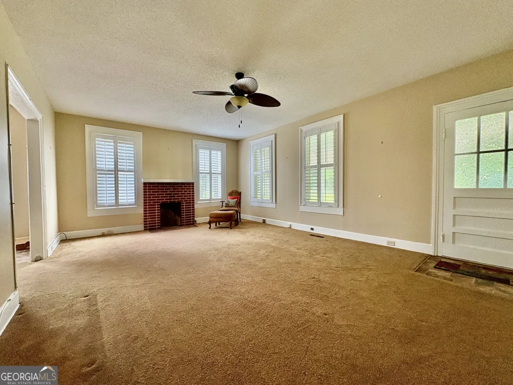 205 White RD Byron, GA 31008