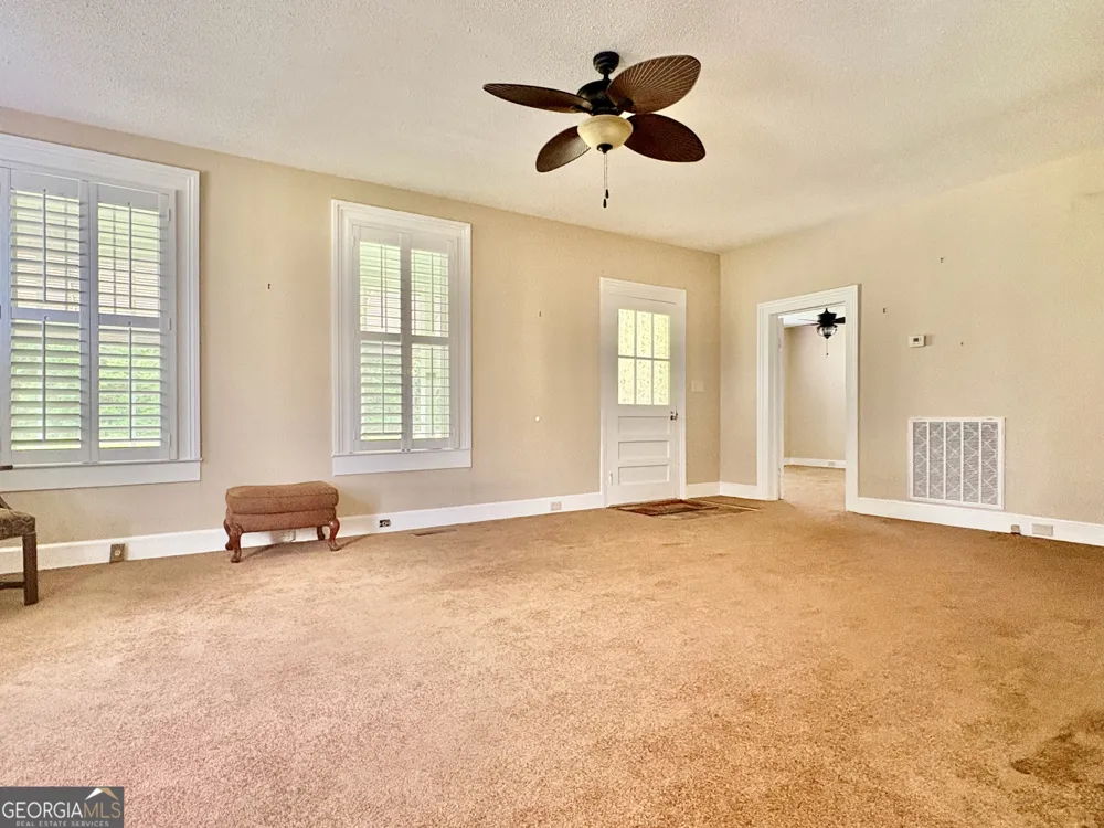 205 White RD Byron, GA 31008
