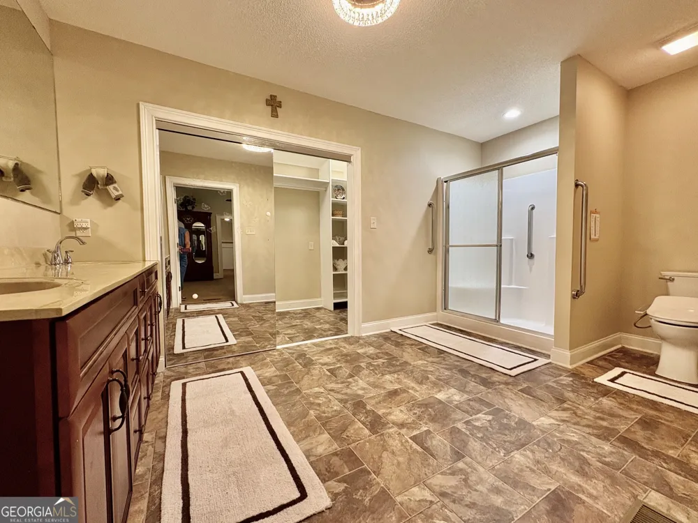 205 White RD Byron, GA 31008