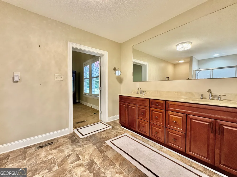 205 White RD Byron, GA 31008