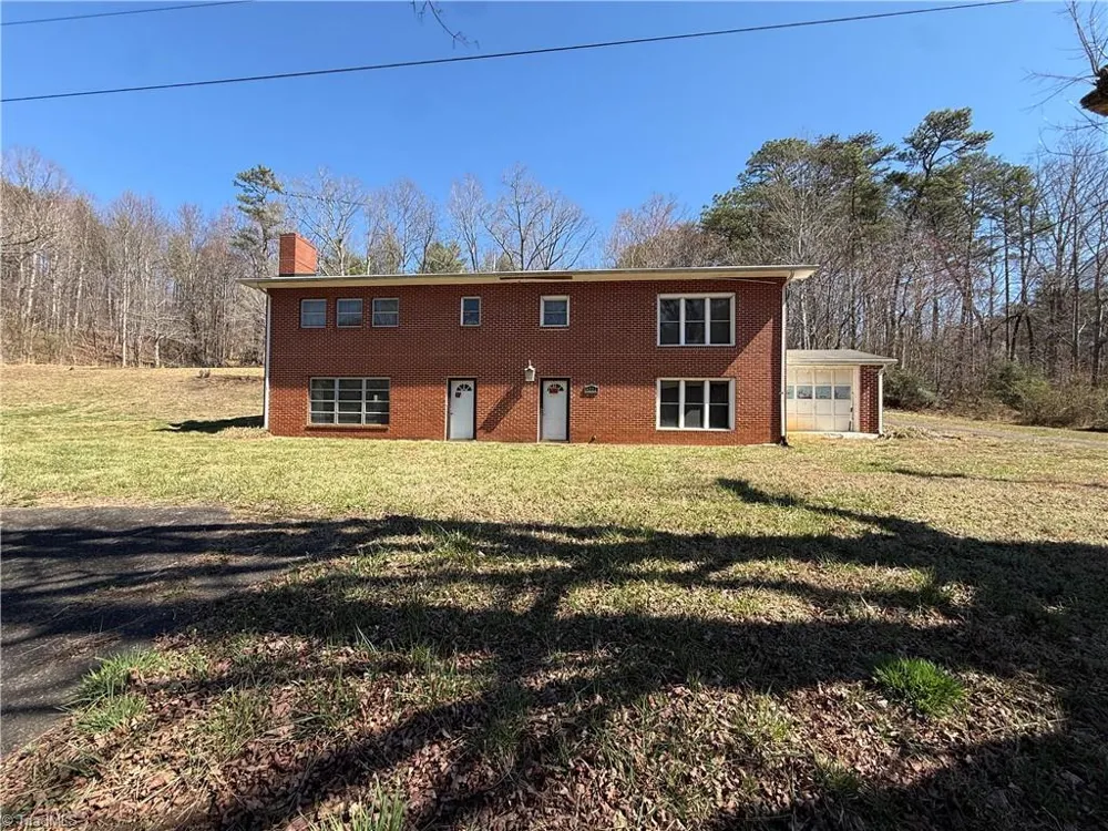 6222 Pine Street Mount Airy, NC 27030