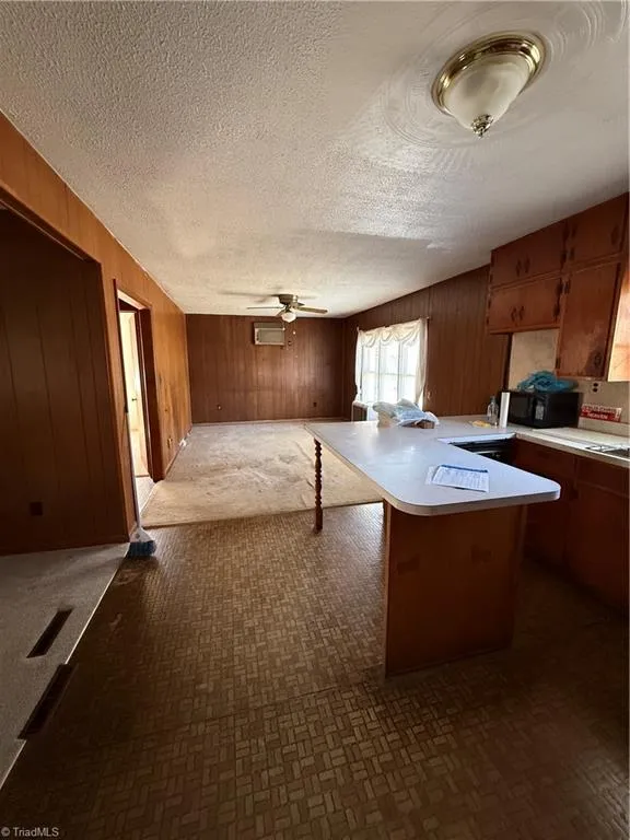 6222 Pine Street Mount Airy, NC 27030
