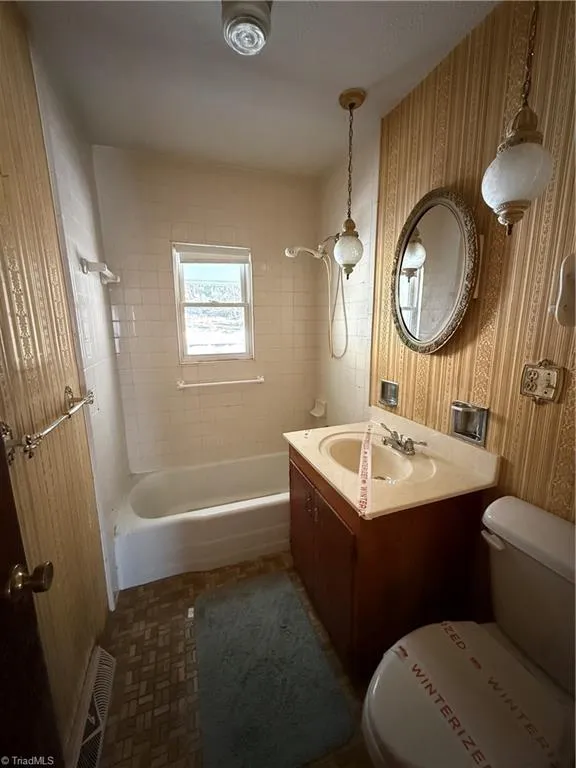 6222 Pine Street Mount Airy, NC 27030