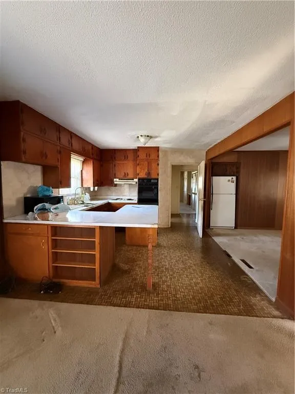 6222 Pine Street Mount Airy, NC 27030