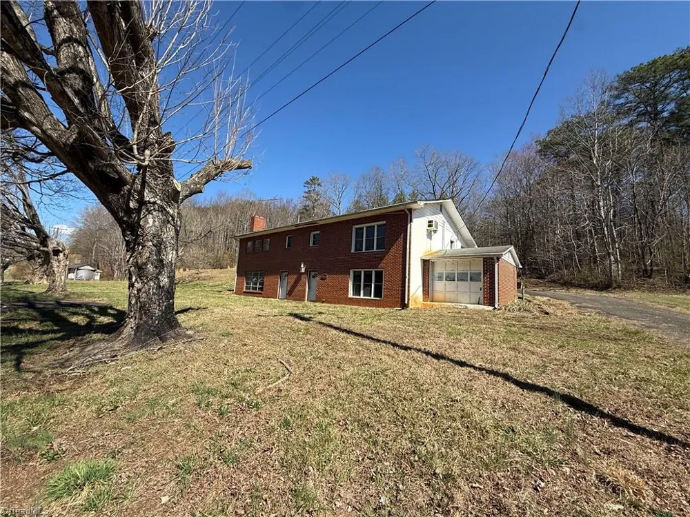 6222 Pine Street Mount Airy, NC 27030