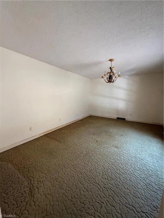 6222 Pine Street Mount Airy, NC 27030