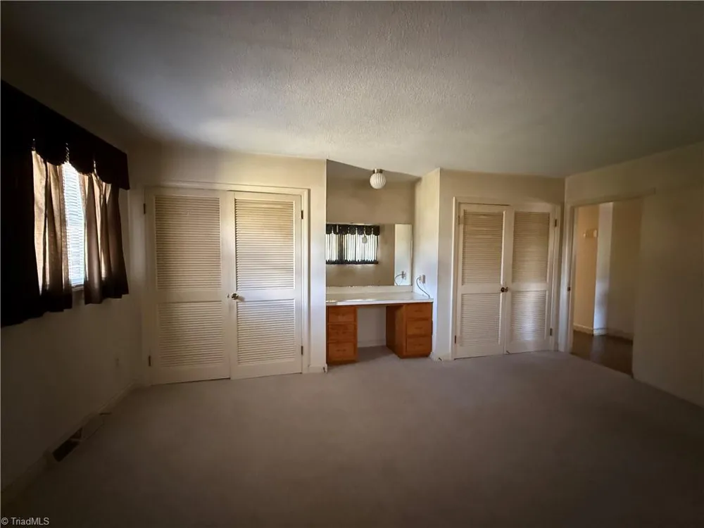 6222 Pine Street Mount Airy, NC 27030