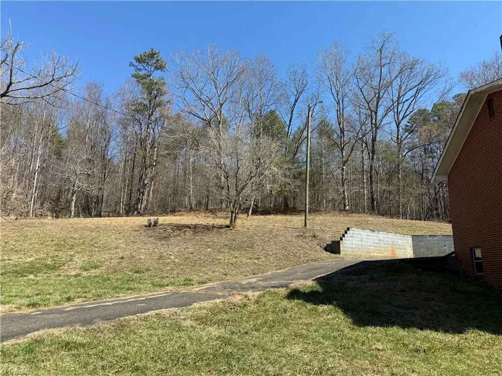 6222 Pine Street Mount Airy, NC 27030