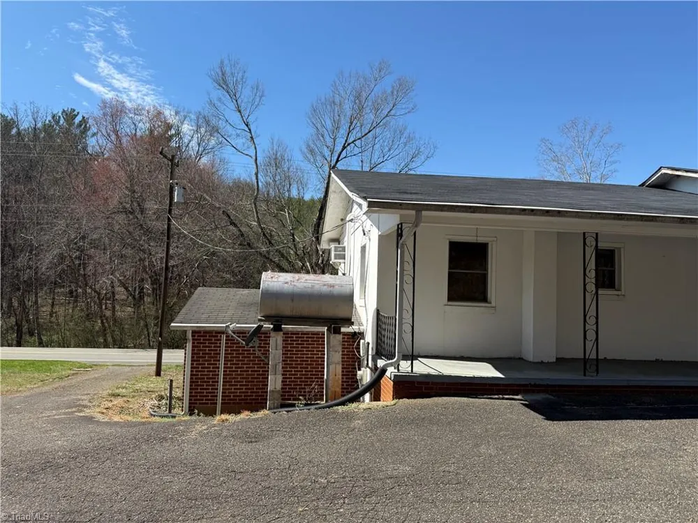 6222 Pine Street Mount Airy, NC 27030