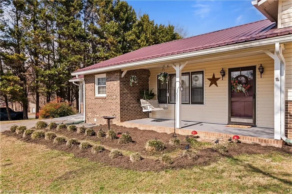2198 S McKinney Road Mount Airy, NC 27030
