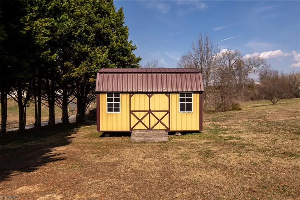 2198 S McKinney Road Mount Airy, NC 27030