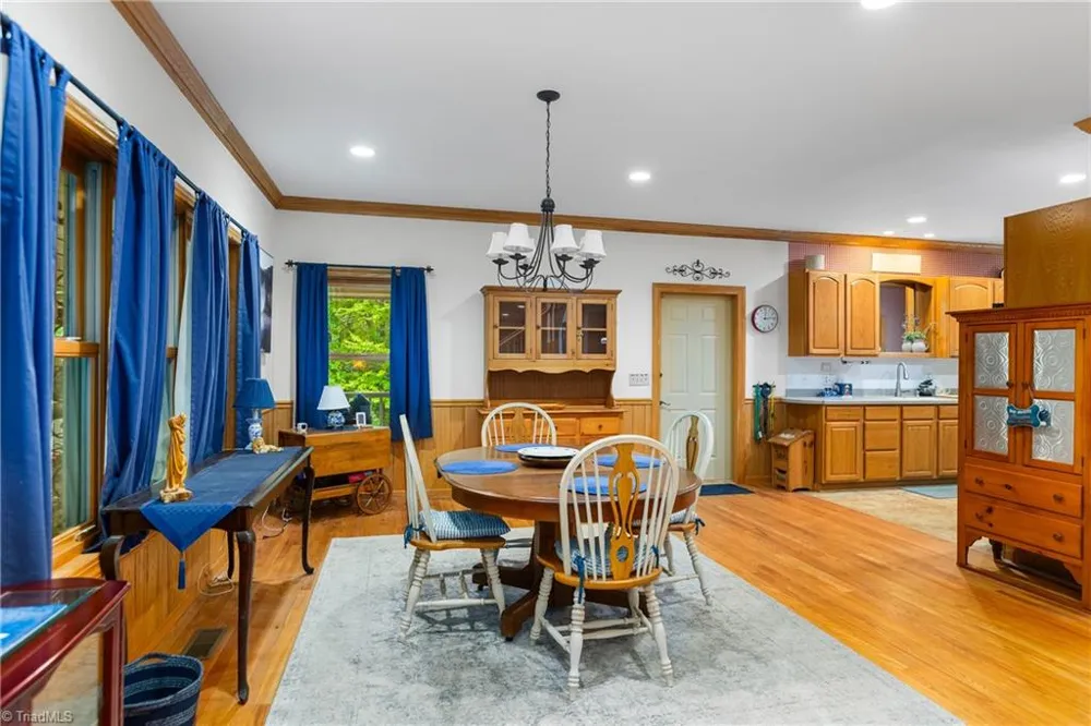 163 Old Hickory Lane Linville, NC 28646