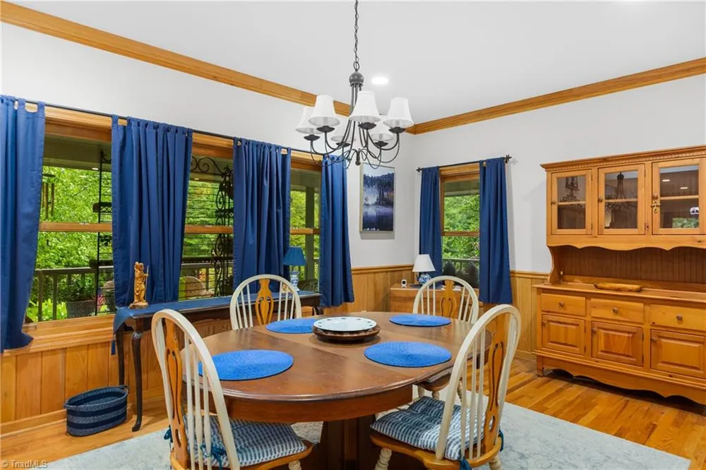 163 Old Hickory Lane Linville, NC 28646