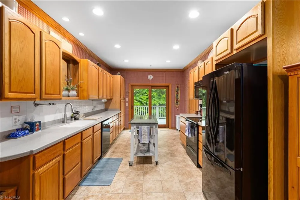 163 Old Hickory Lane Linville, NC 28646