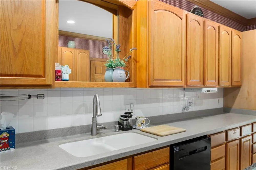163 Old Hickory Lane Linville, NC 28646
