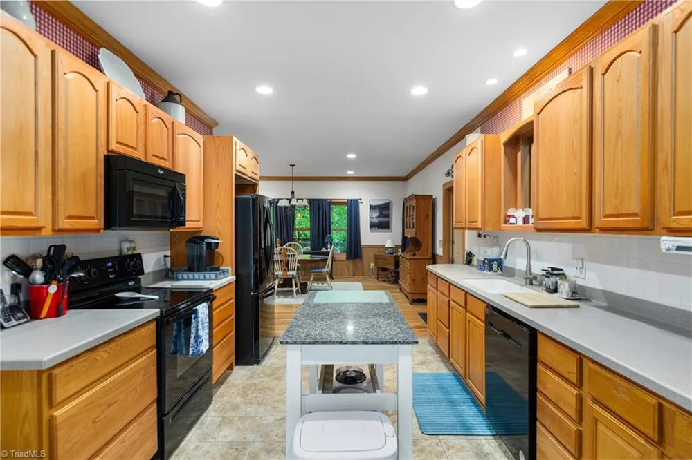 163 Old Hickory Lane Linville, NC 28646