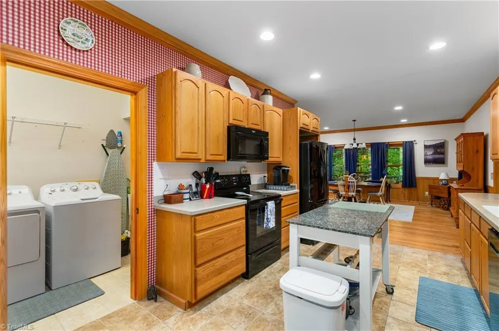 163 Old Hickory Lane Linville, NC 28646