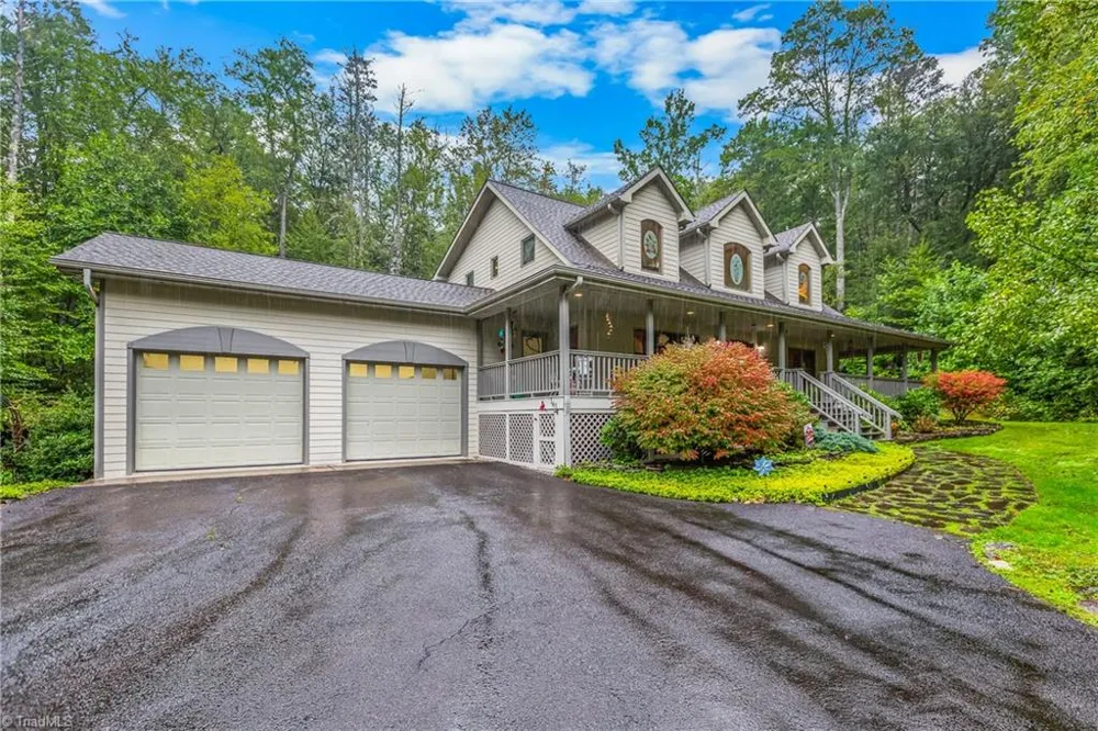 163 Old Hickory Lane Linville, NC 28646