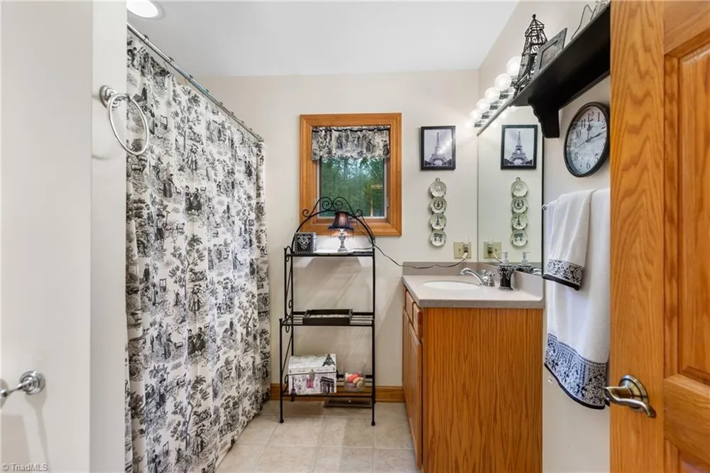 163 Old Hickory Lane Linville, NC 28646