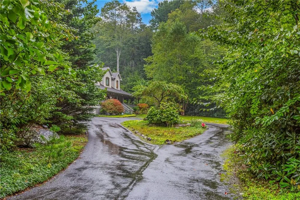 163 Old Hickory Lane Linville, NC 28646