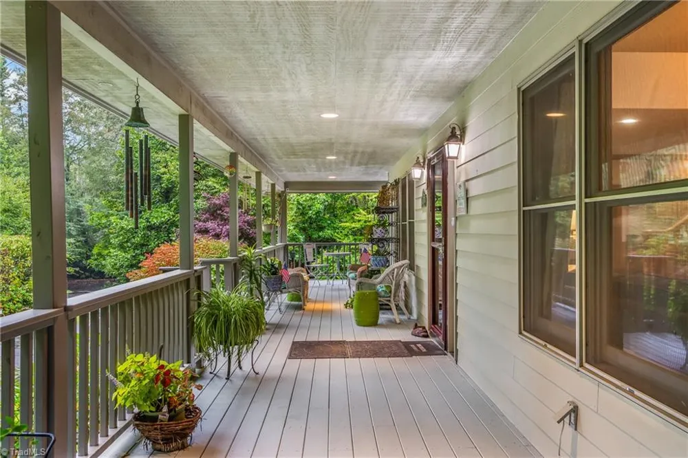 163 Old Hickory Lane Linville, NC 28646