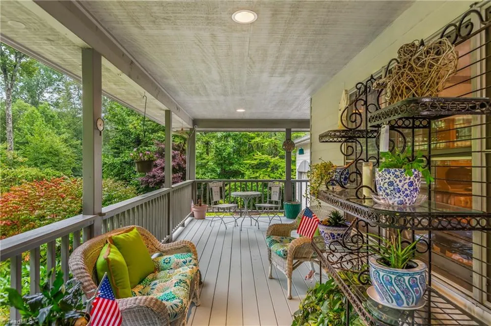 163 Old Hickory Lane Linville, NC 28646