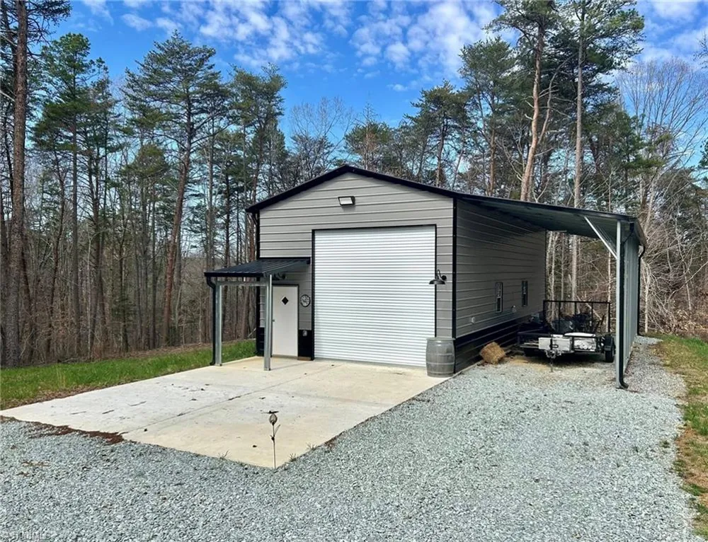 61 Ridgeview Road Leasburg, NC 27291