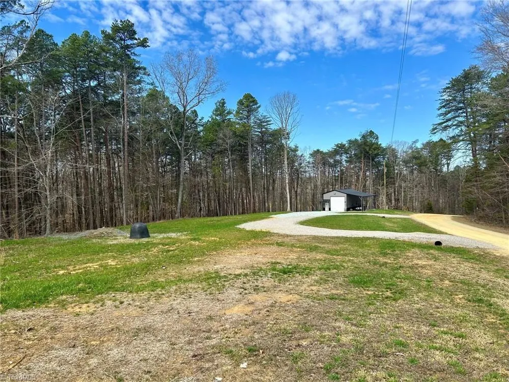 61 Ridgeview Road Leasburg, NC 27291