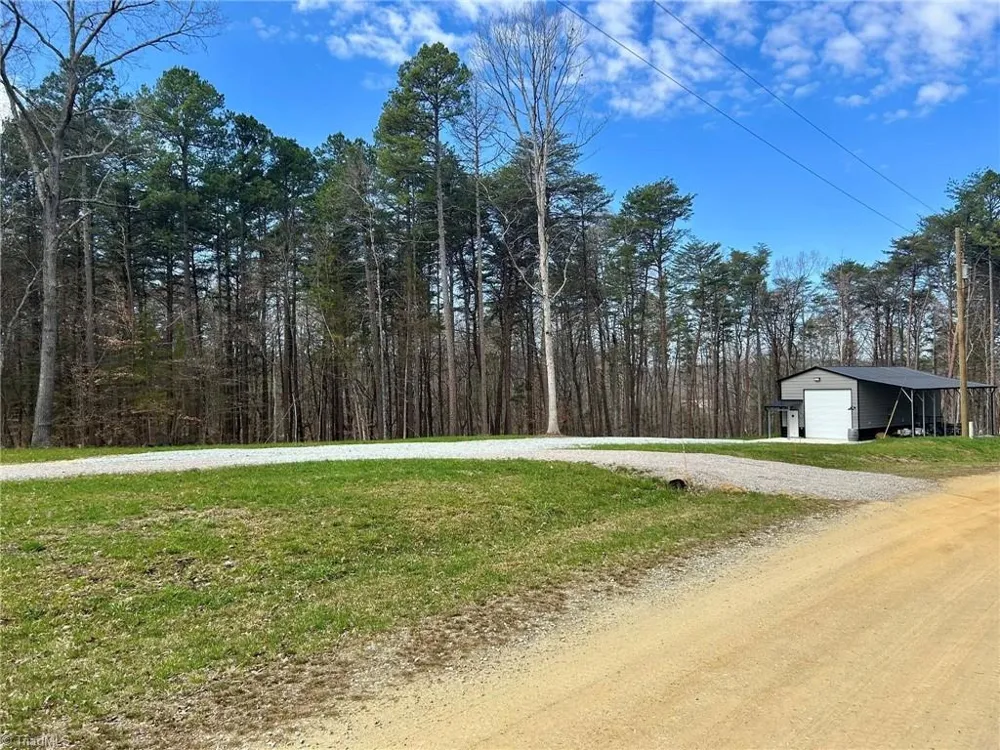 61 Ridgeview Road Leasburg, NC 27291