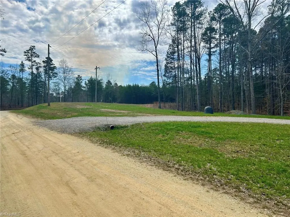 61 Ridgeview Road Leasburg, NC 27291