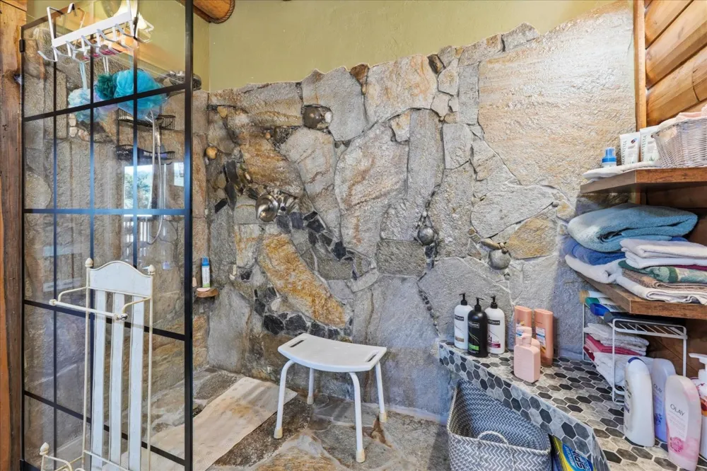 43227 Leach Road Ahwahnee, CA 93601