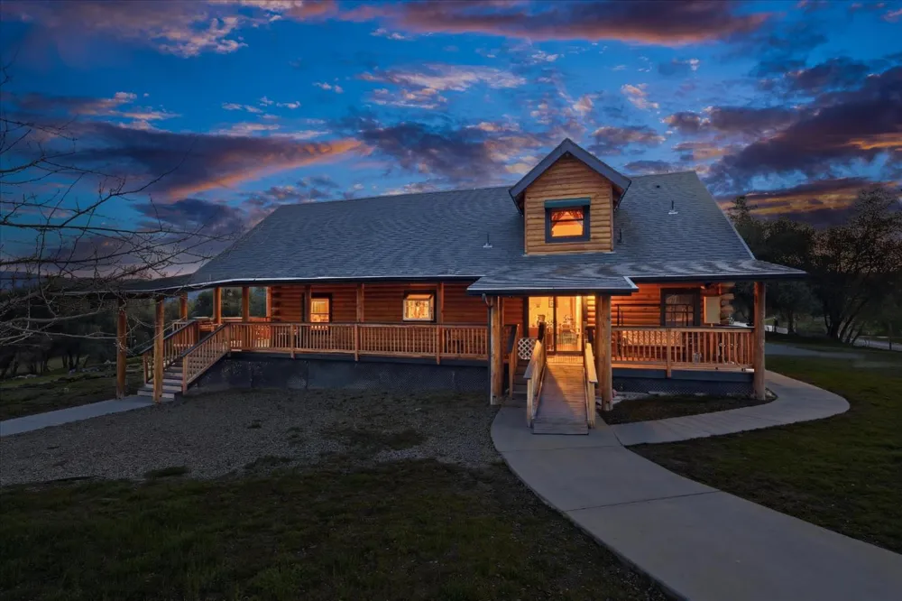43227 Leach Road Ahwahnee, CA 93601