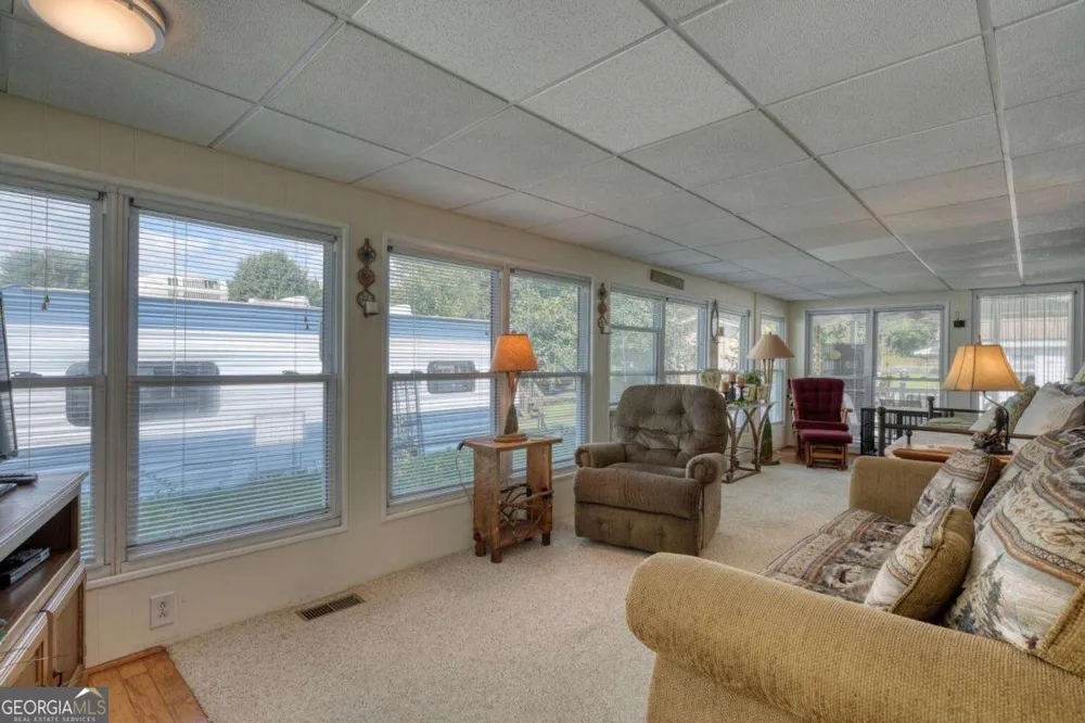 4353 Riverbank RUN Hiawassee, GA 30546