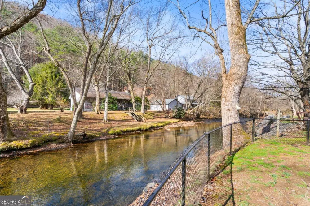 4117 Riverbank RUN Hiawassee, GA 30546