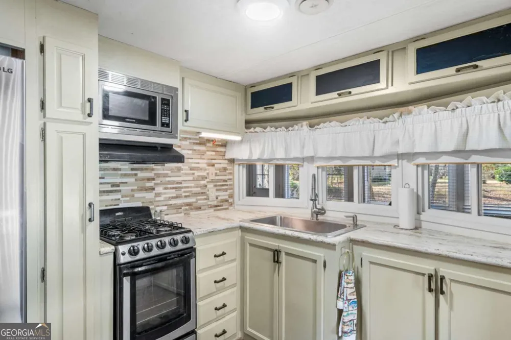 4117 Riverbank RUN Hiawassee, GA 30546