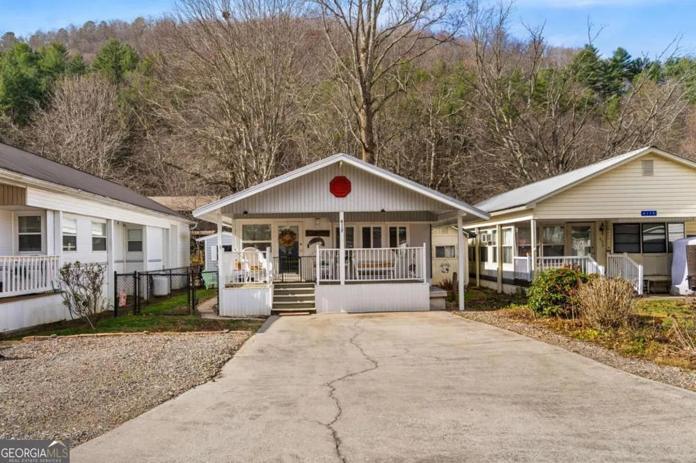 4117 Riverbank RUN Hiawassee, GA 30546