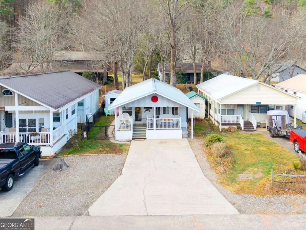 4117 Riverbank RUN Hiawassee, GA 30546