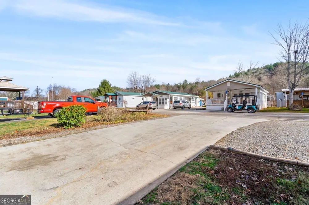 4117 Riverbank RUN Hiawassee, GA 30546