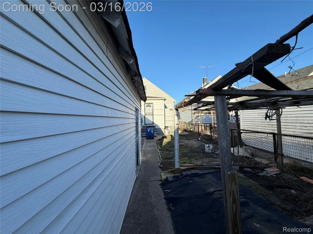 12091 Sobieski Street Hamtramck City, MI 48212
