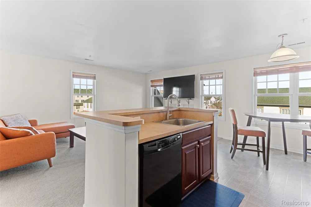 208 Amys Walk Auburn Hills City, MI 48326