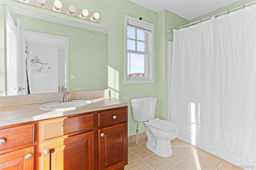 208 Amys Walk Auburn Hills City, MI 48326