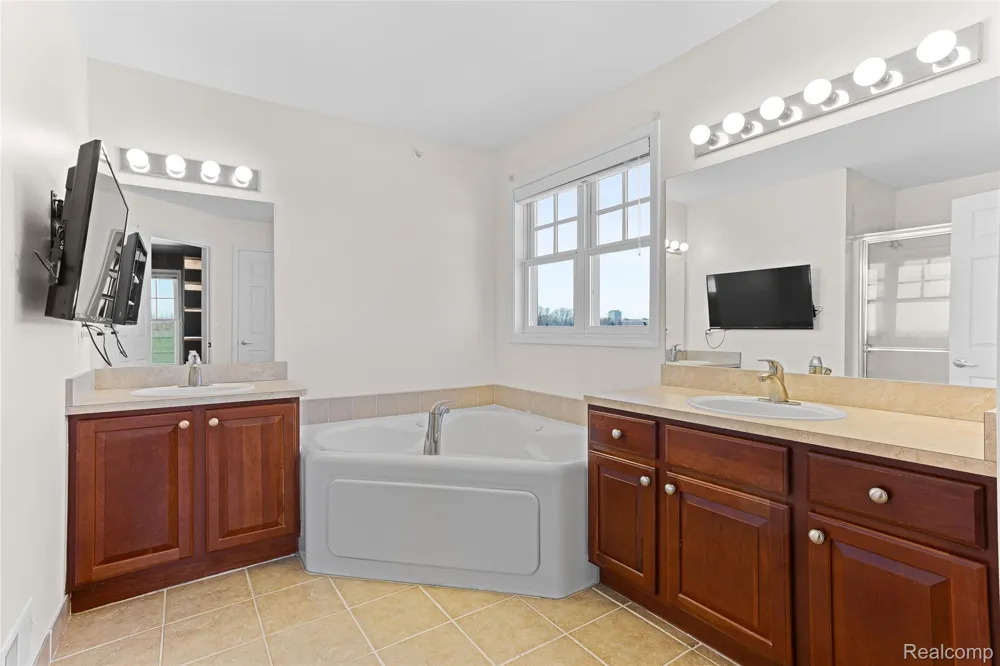 208 Amys Walk Auburn Hills City, MI 48326