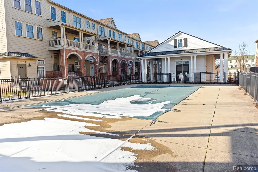 208 Amys Walk Auburn Hills City, MI 48326
