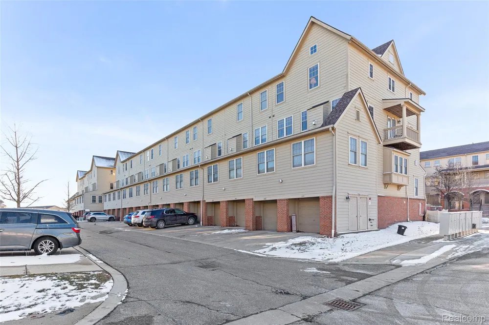208 Amys Walk Auburn Hills City, MI 48326